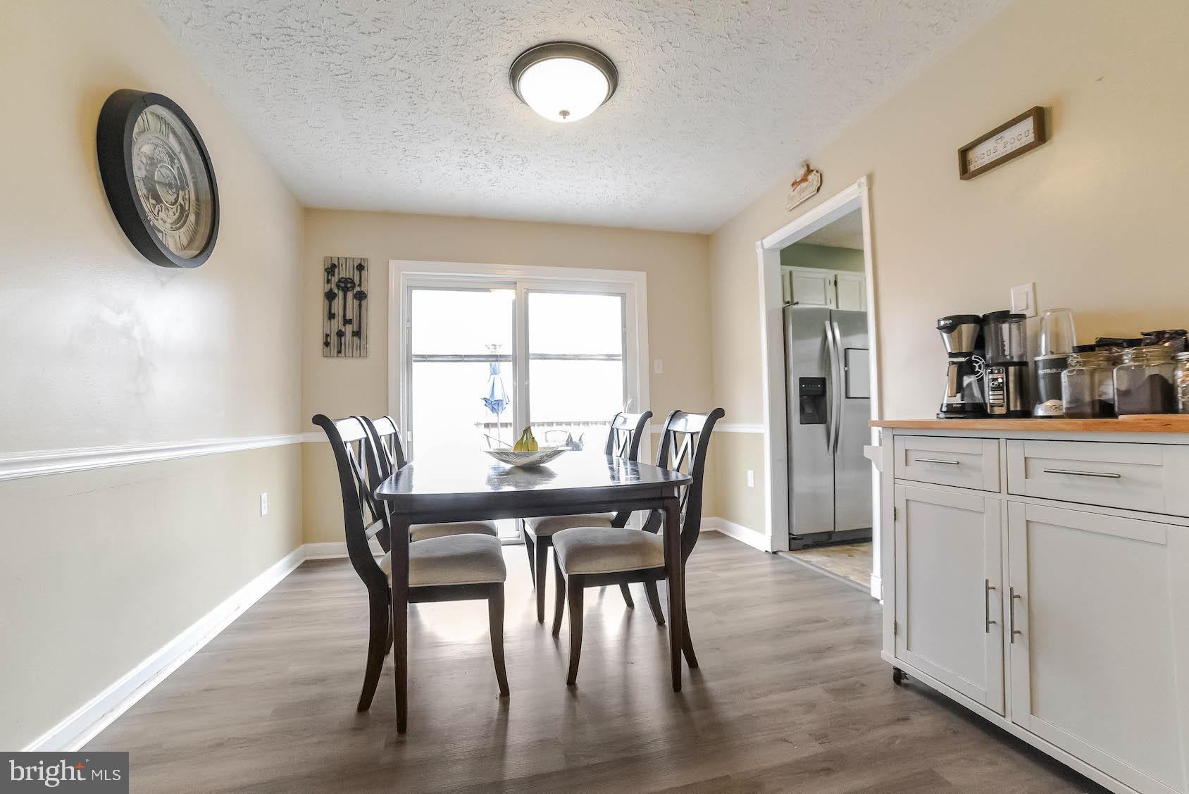 COUNTRY LAKES - Residential