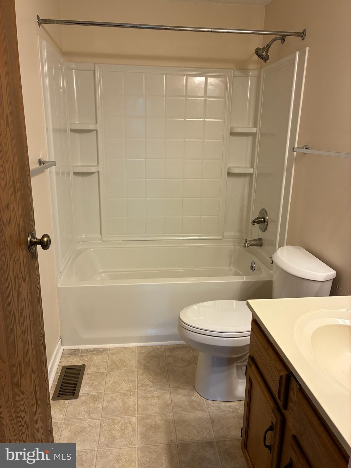 LANGLEY EAST - Residential Lease