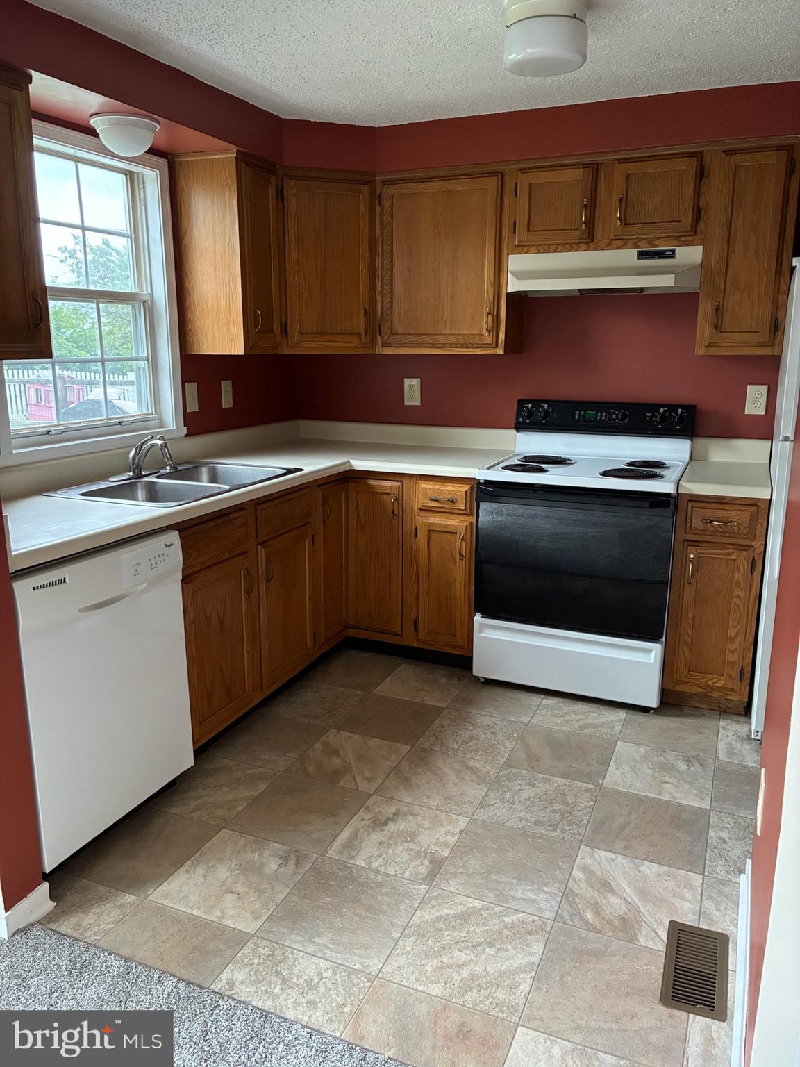 LANGLEY EAST - Residential Lease