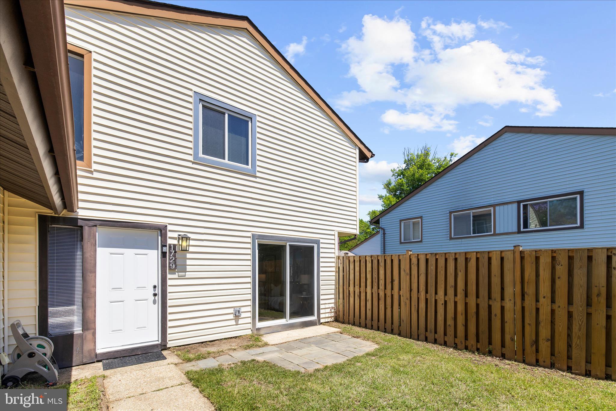 1729 ABERDEEN COURT