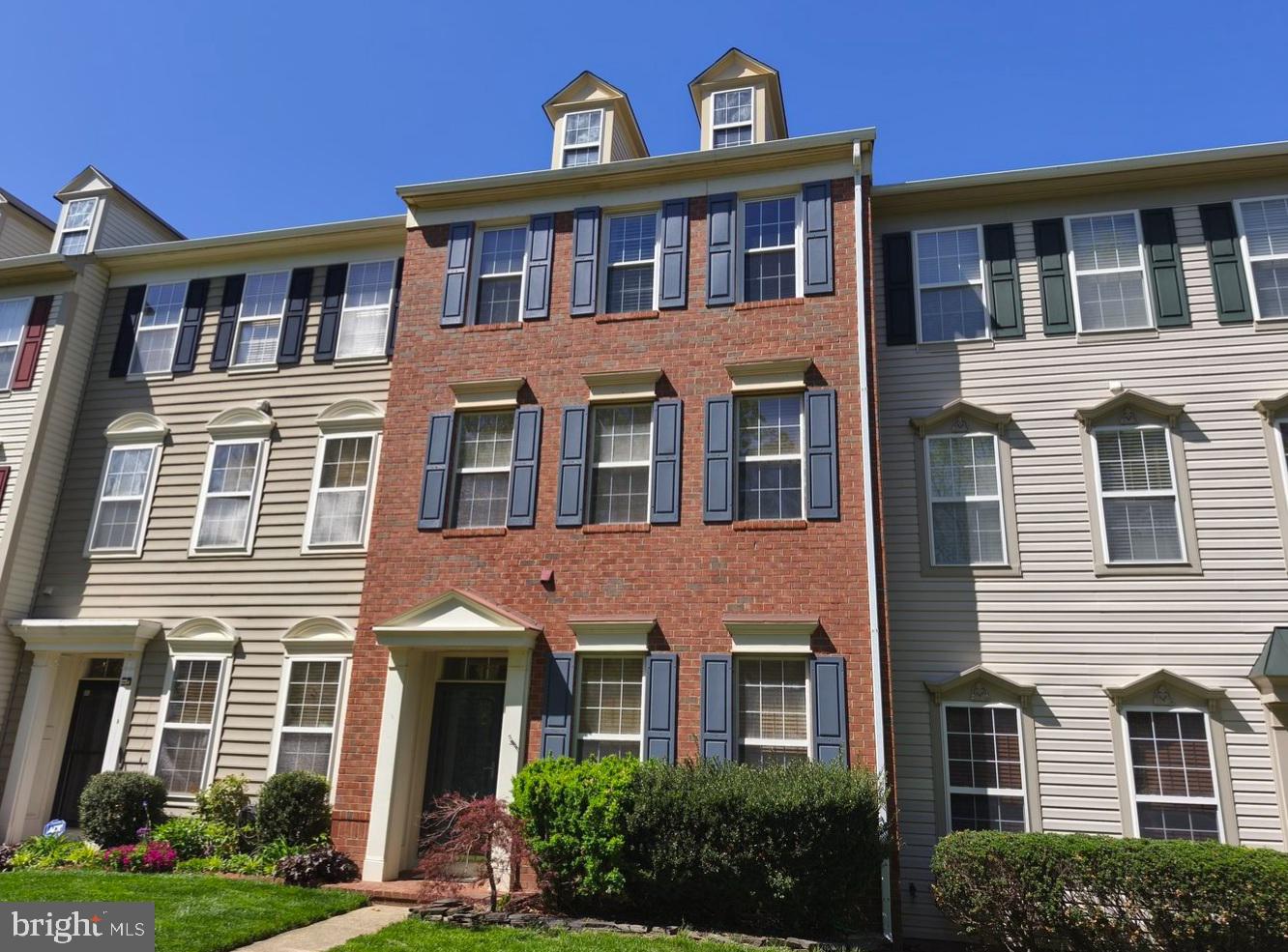 SOUTH RIDING - Residential Lease