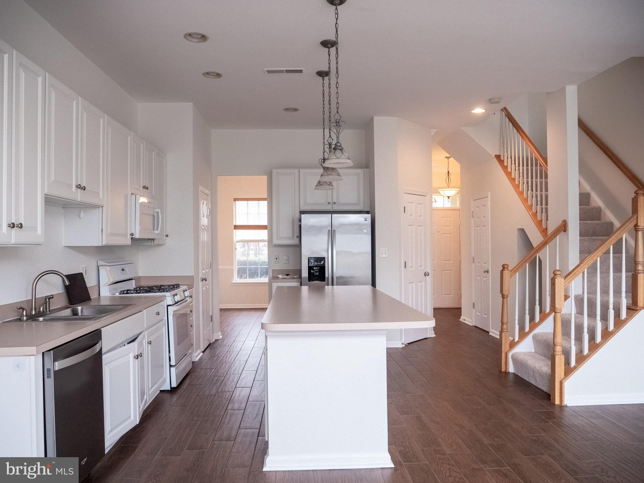 SOUTH RIDING - Residential Lease