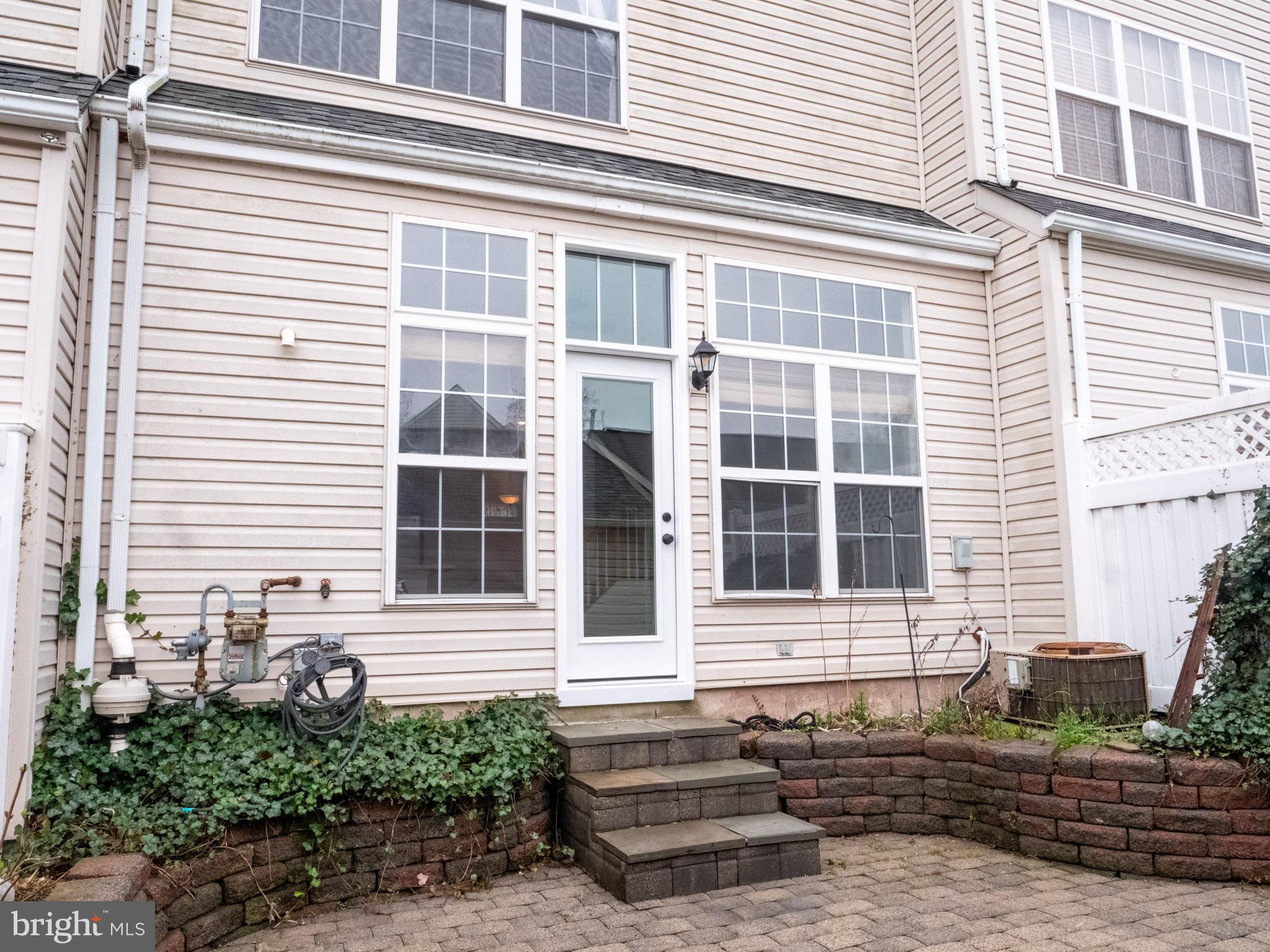 SOUTH RIDING - Residential Lease