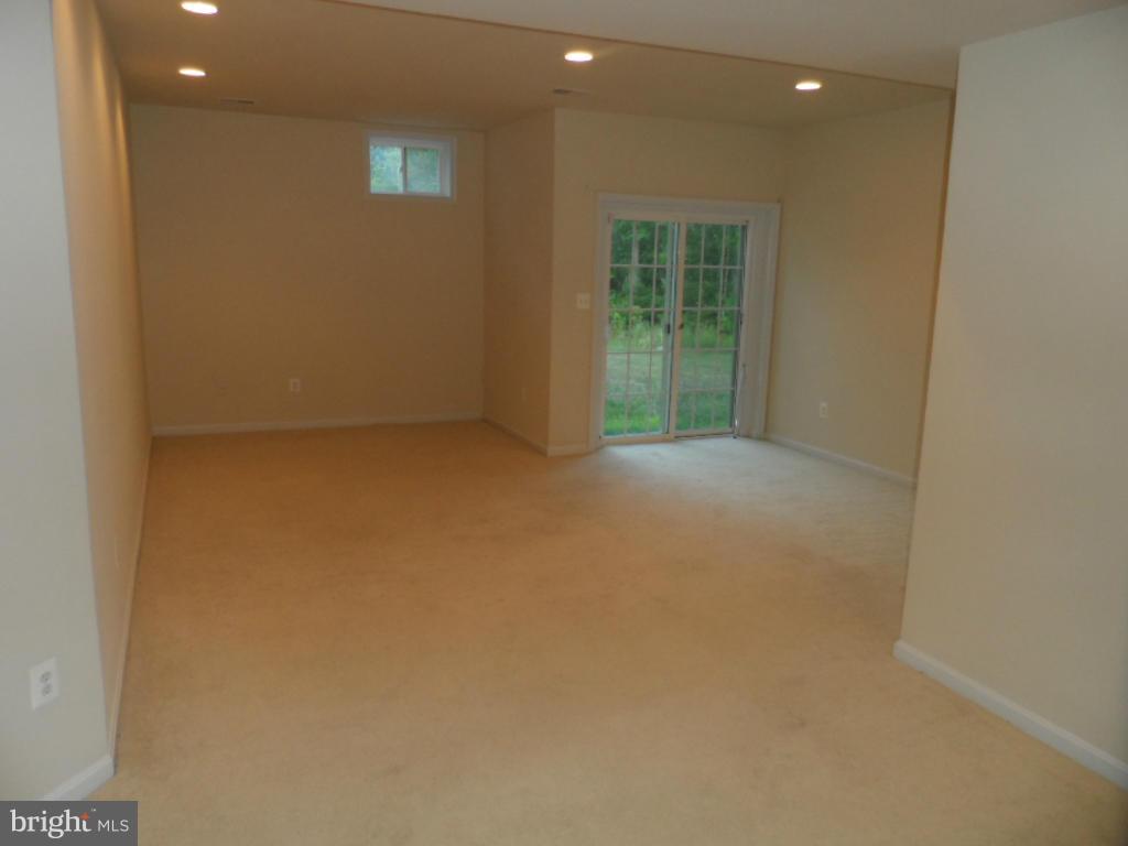 ST CHARLES SUB - SHEFFIELD - Residential Lease