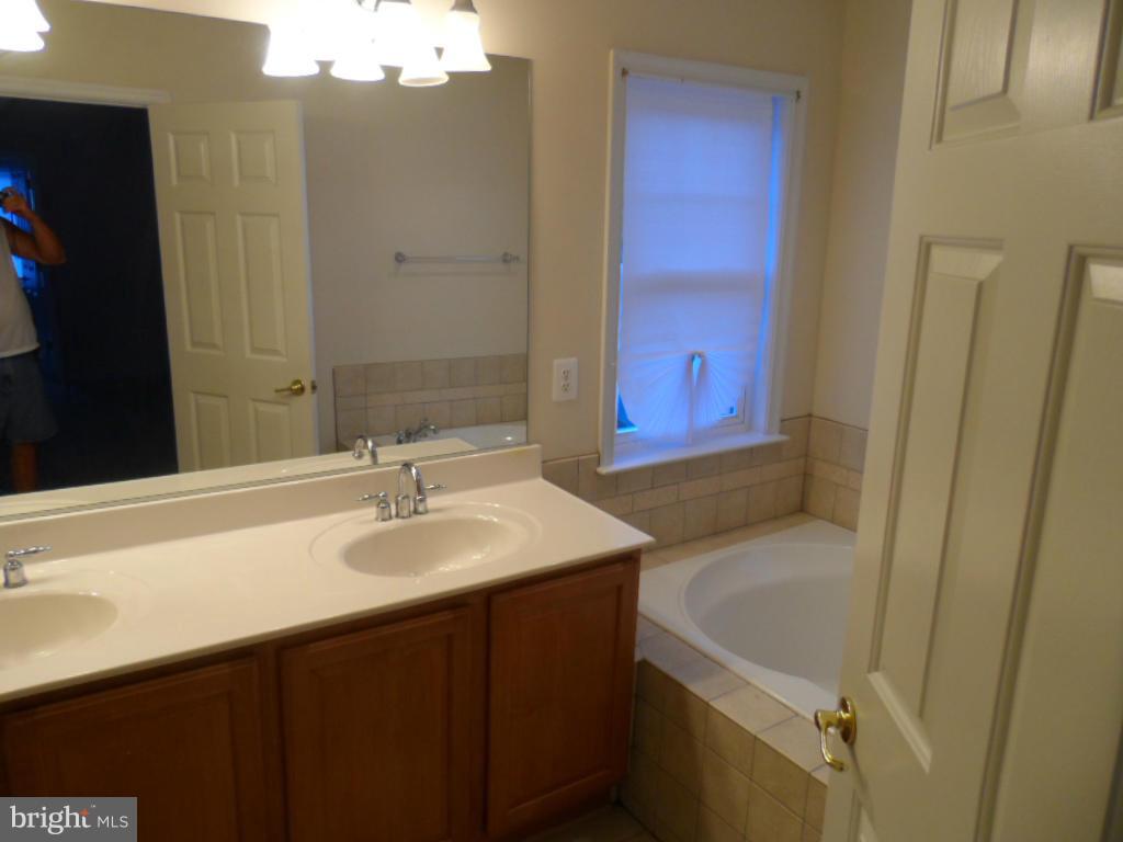 ST CHARLES SUB - SHEFFIELD - Residential Lease