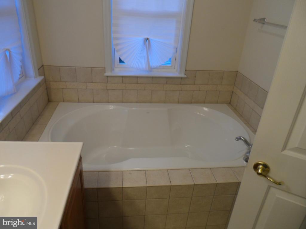 ST CHARLES SUB - SHEFFIELD - Residential Lease