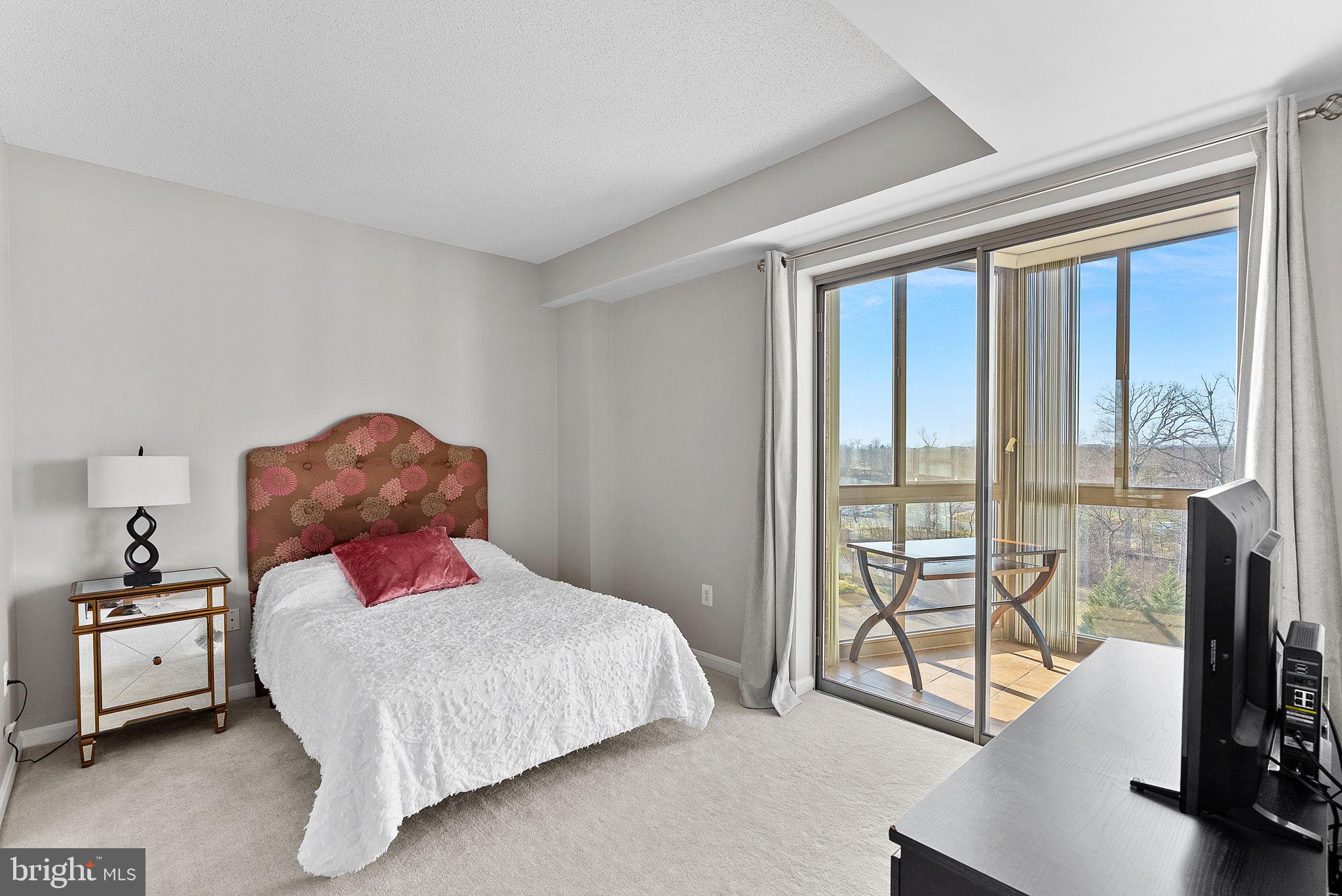 LANSDOWNE WOODS LEISURE WORLD - Residential