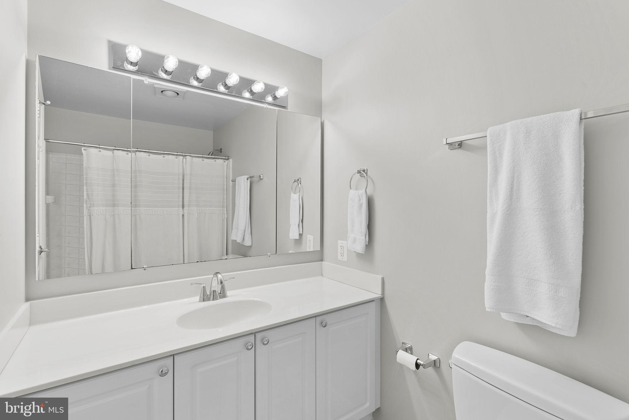 LANSDOWNE WOODS LEISURE WORLD - Residential