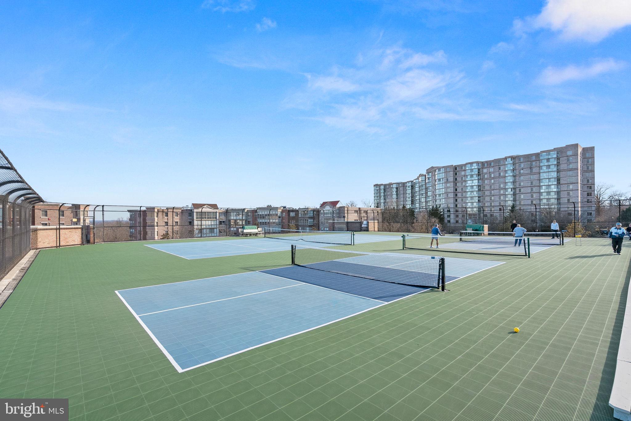 LANSDOWNE WOODS LEISURE WORLD - Residential