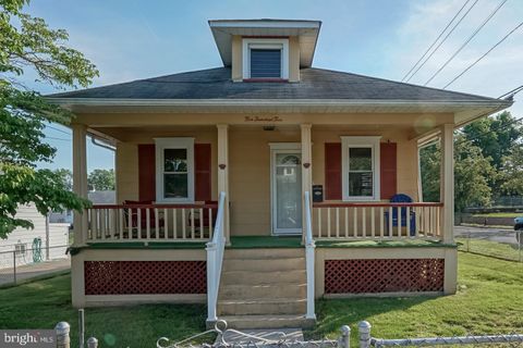 202 S CEDAR AVENUE MAPLE SHADE NJ 08052