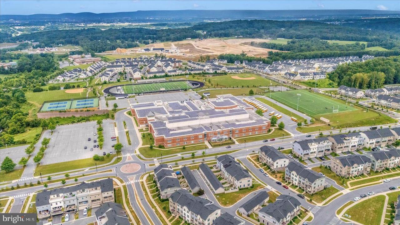 LAKE LINGANORE TOWN CENTER - Residential