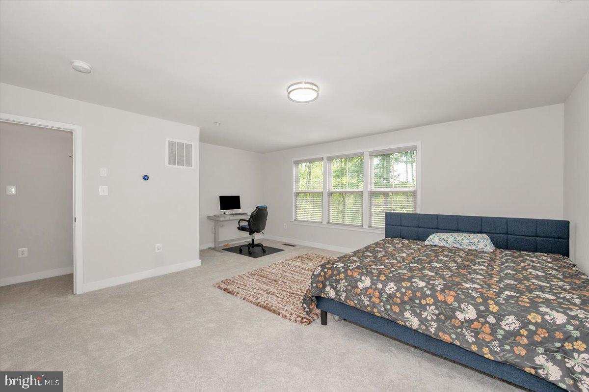 LAKE LINGANORE TOWN CENTER - Residential