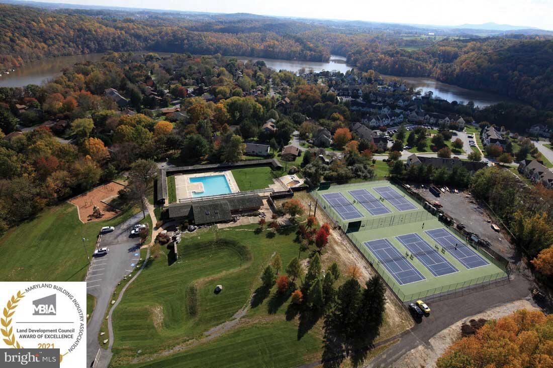 LAKE LINGANORE TOWN CENTER - Residential