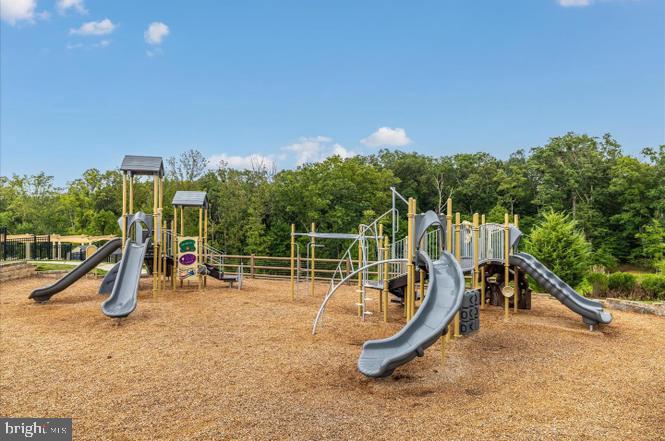 LAKE LINGANORE TOWN CENTER - Residential