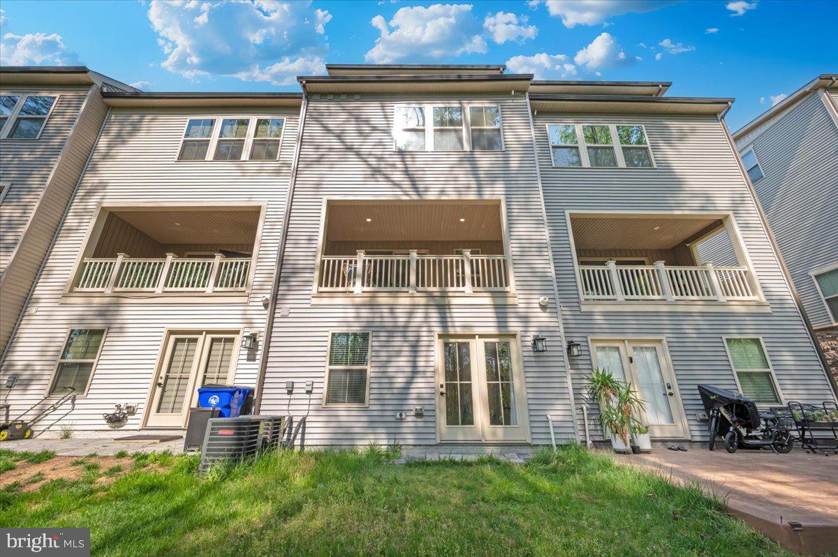 LAKE LINGANORE TOWN CENTER - Residential