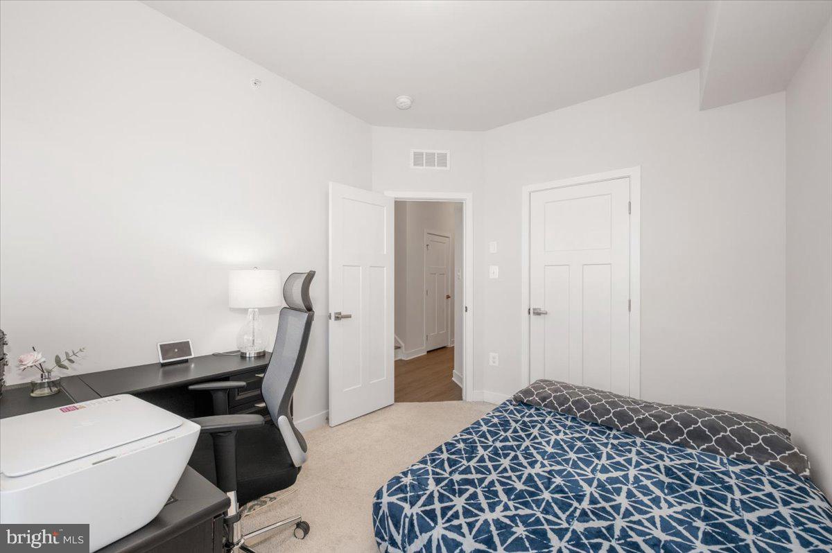 LAKE LINGANORE TOWN CENTER - Residential