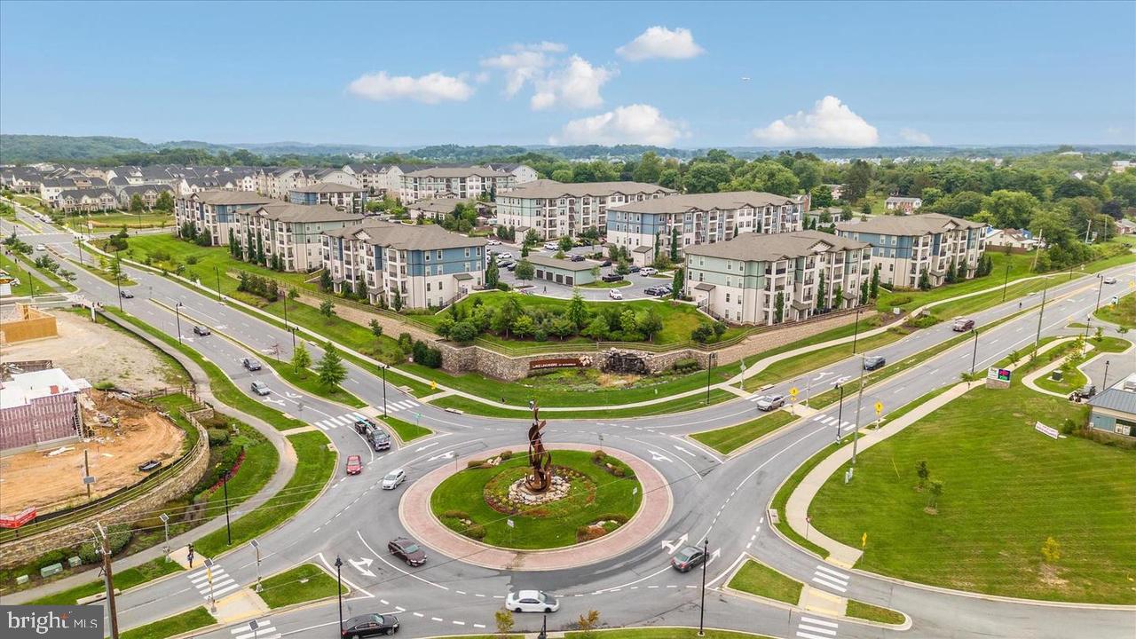 LAKE LINGANORE TOWN CENTER - Residential