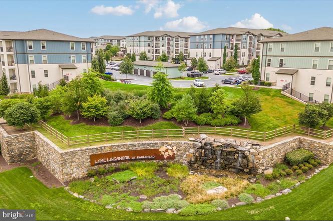 LAKE LINGANORE TOWN CENTER - Residential