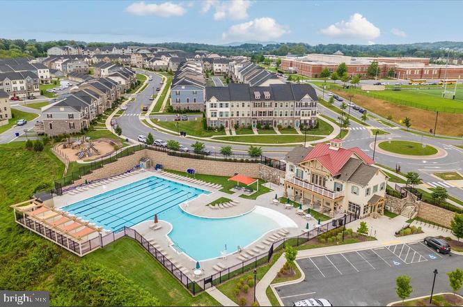 LAKE LINGANORE TOWN CENTER - Residential