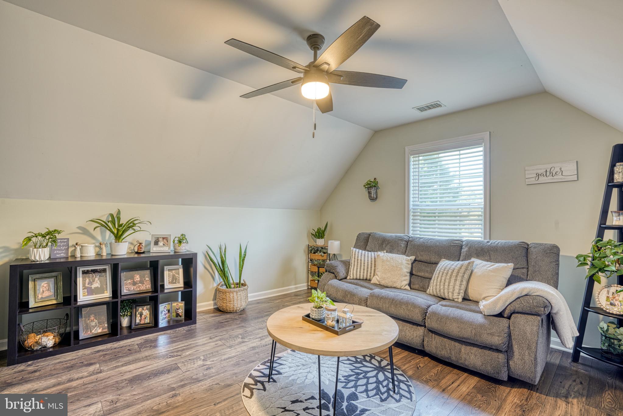 TWO JOHNS - Residential