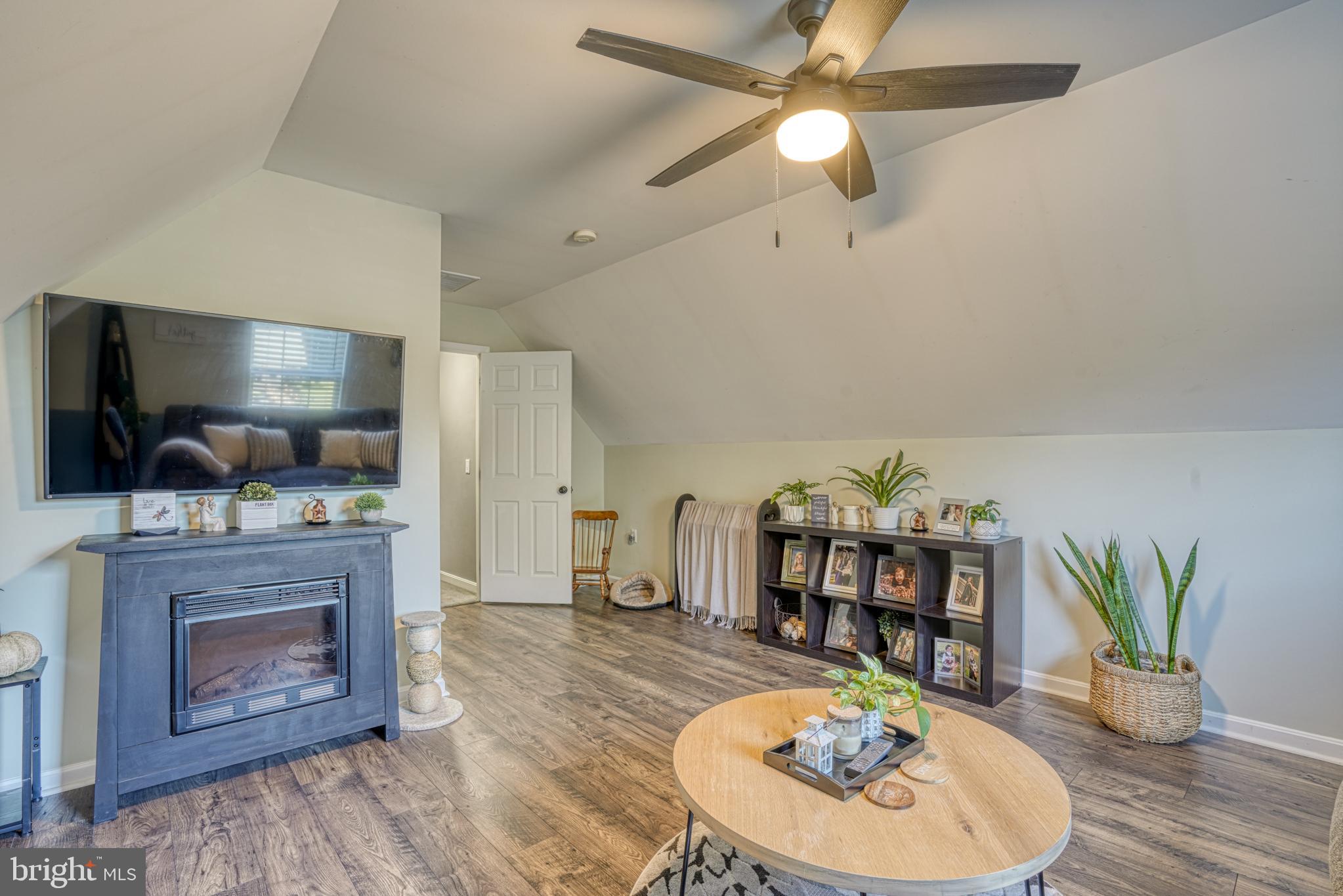 TWO JOHNS - Residential