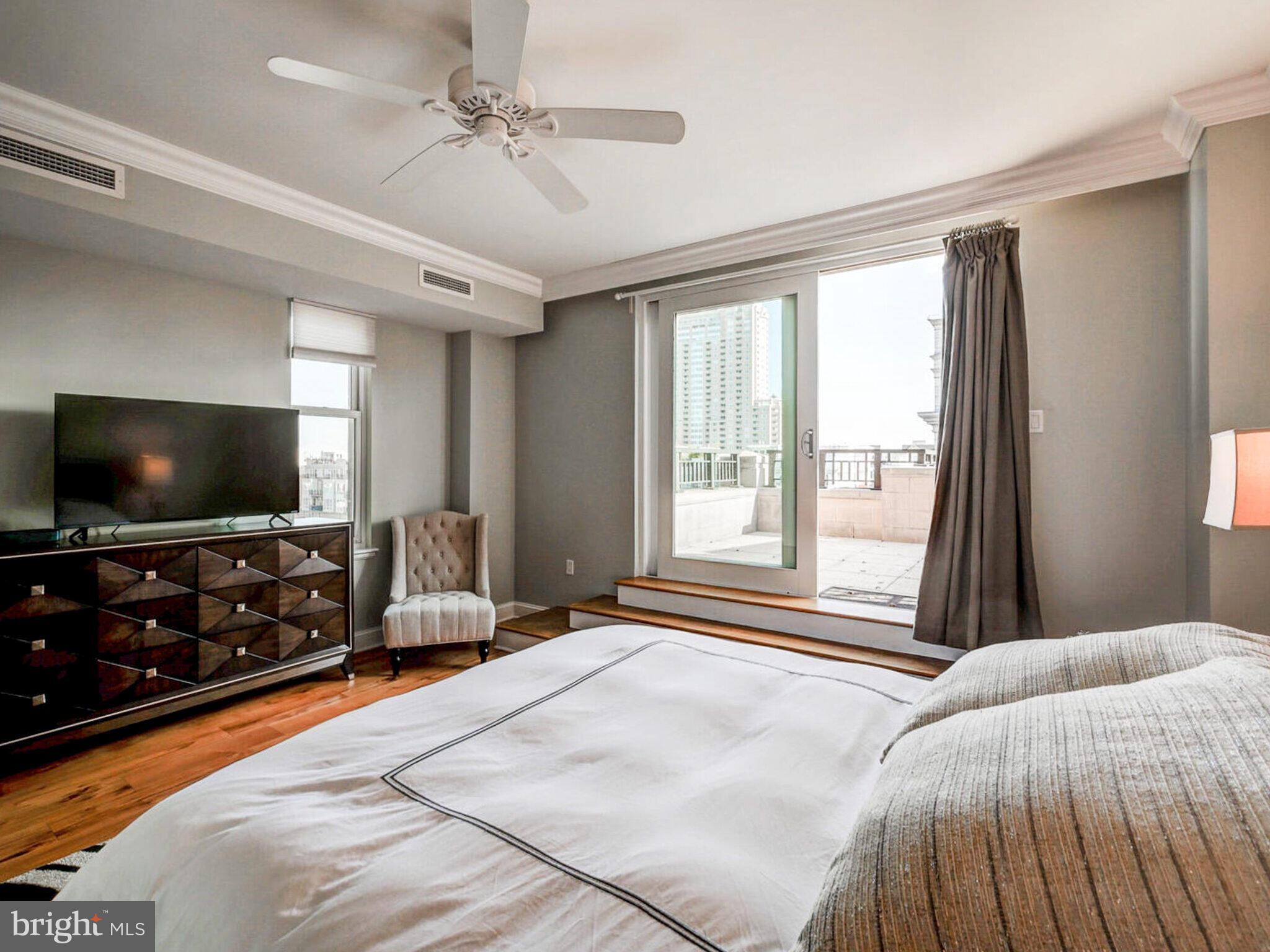 THE RITZ-CARLTON RESIDENCES - Residential