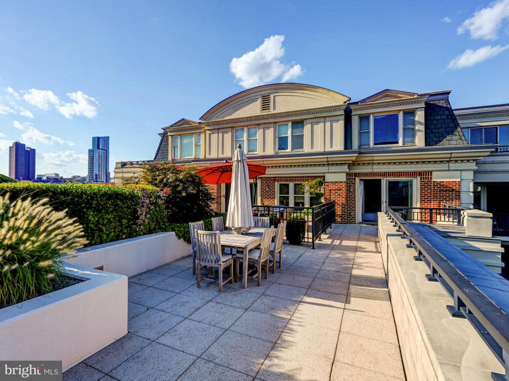 THE RITZ-CARLTON RESIDENCES - Residential