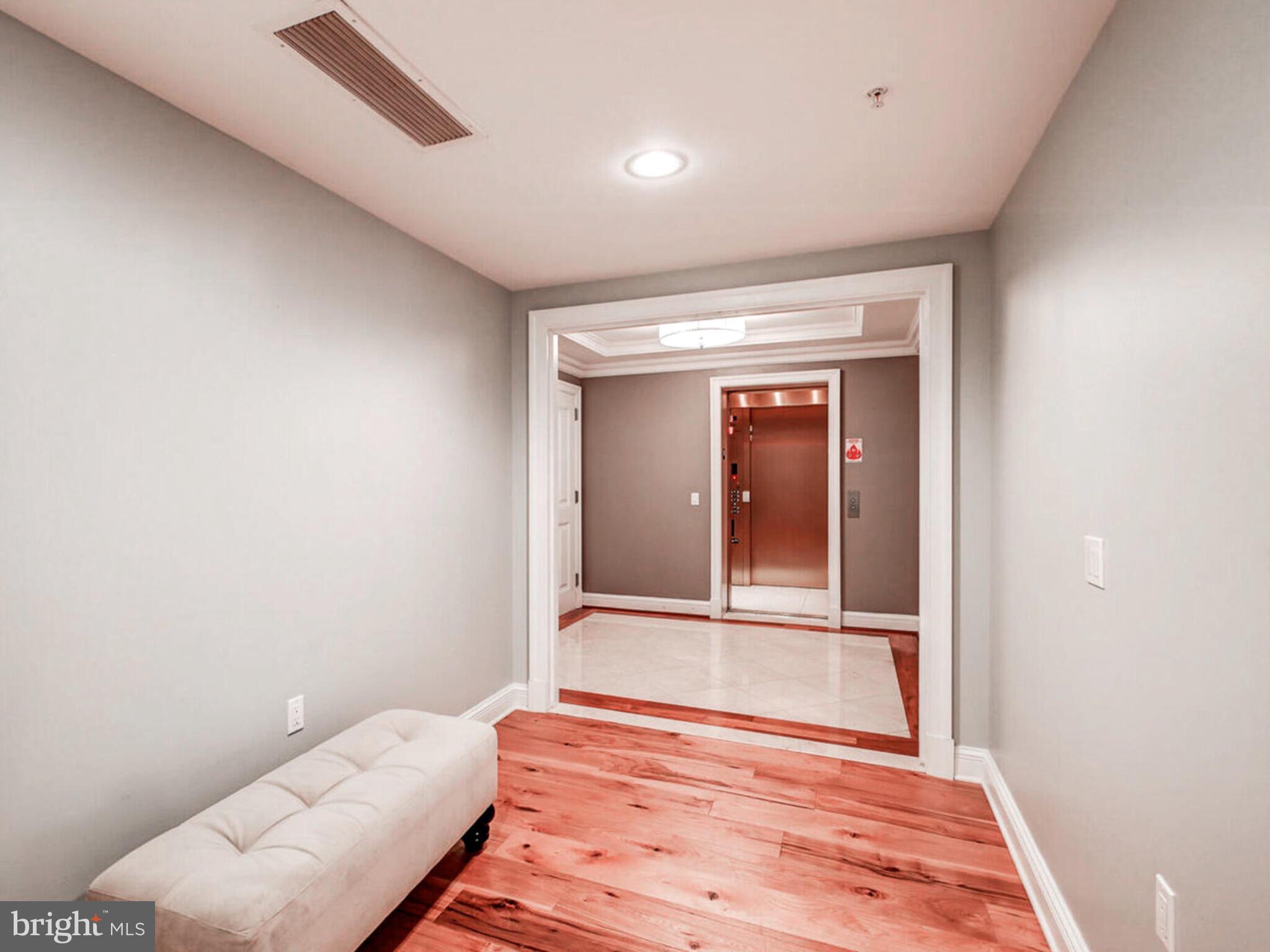 THE RITZ-CARLTON RESIDENCES - Residential