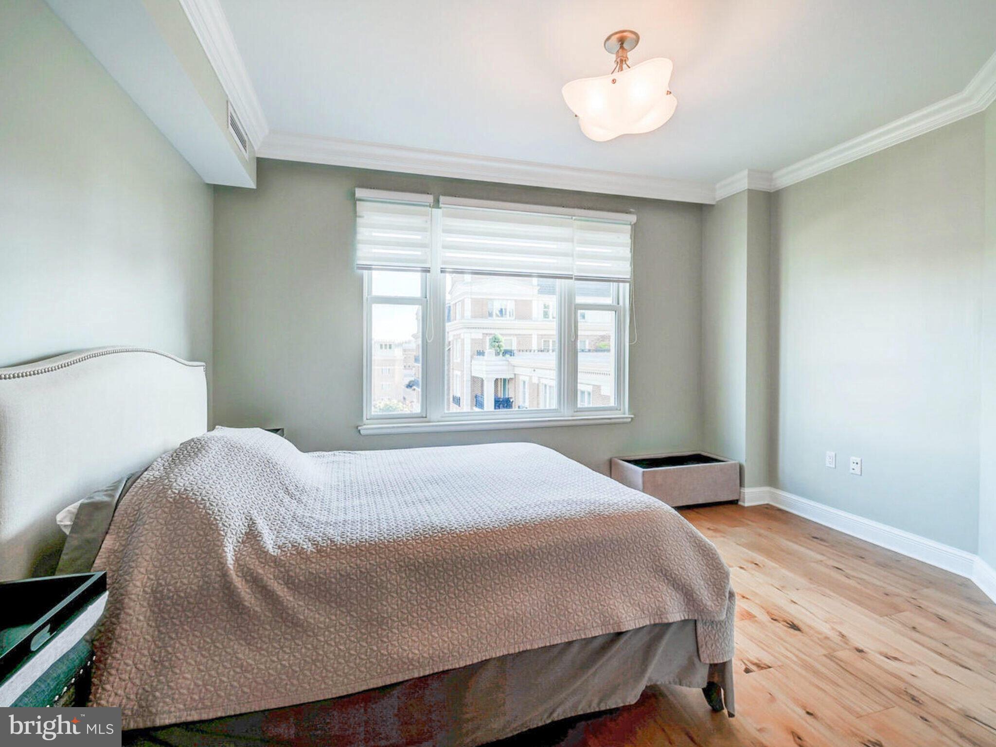 THE RITZ-CARLTON RESIDENCES - Residential