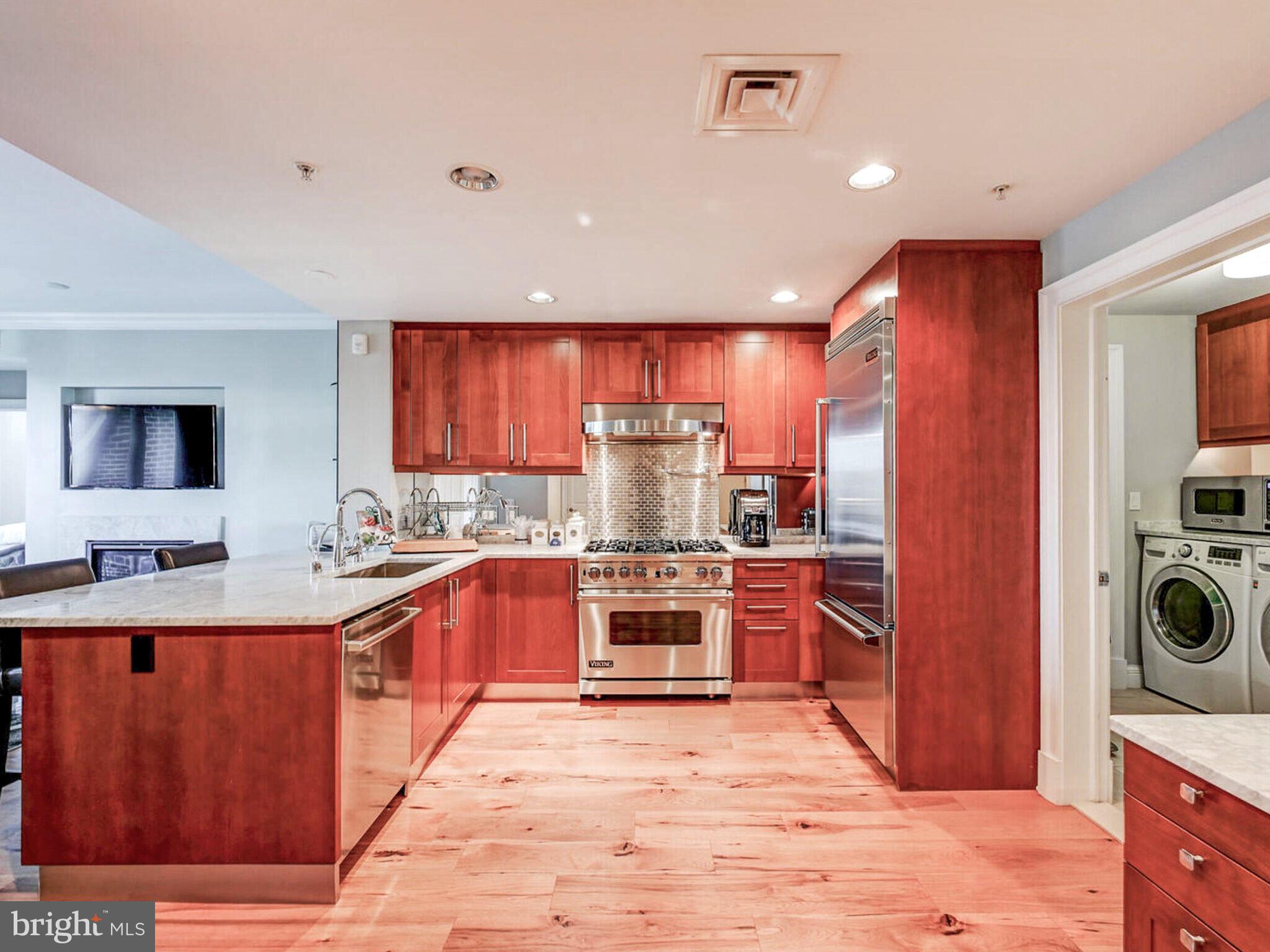 THE RITZ-CARLTON RESIDENCES - Residential