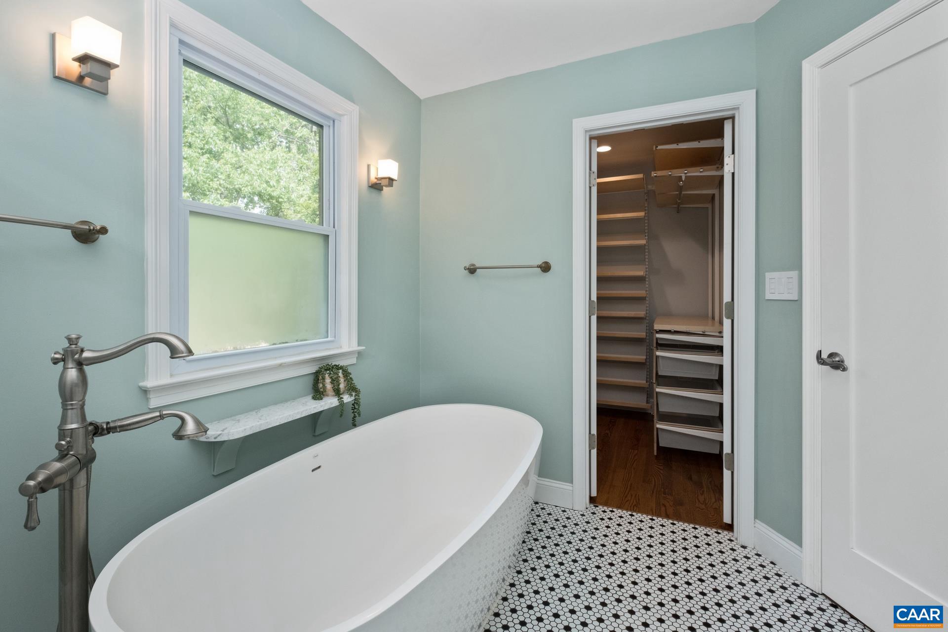 LOCUST GROVE - Residential