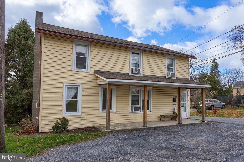 Photo of 920 Chestnut Street, AKRON, PA 17501 (MLS # PALA2087590)