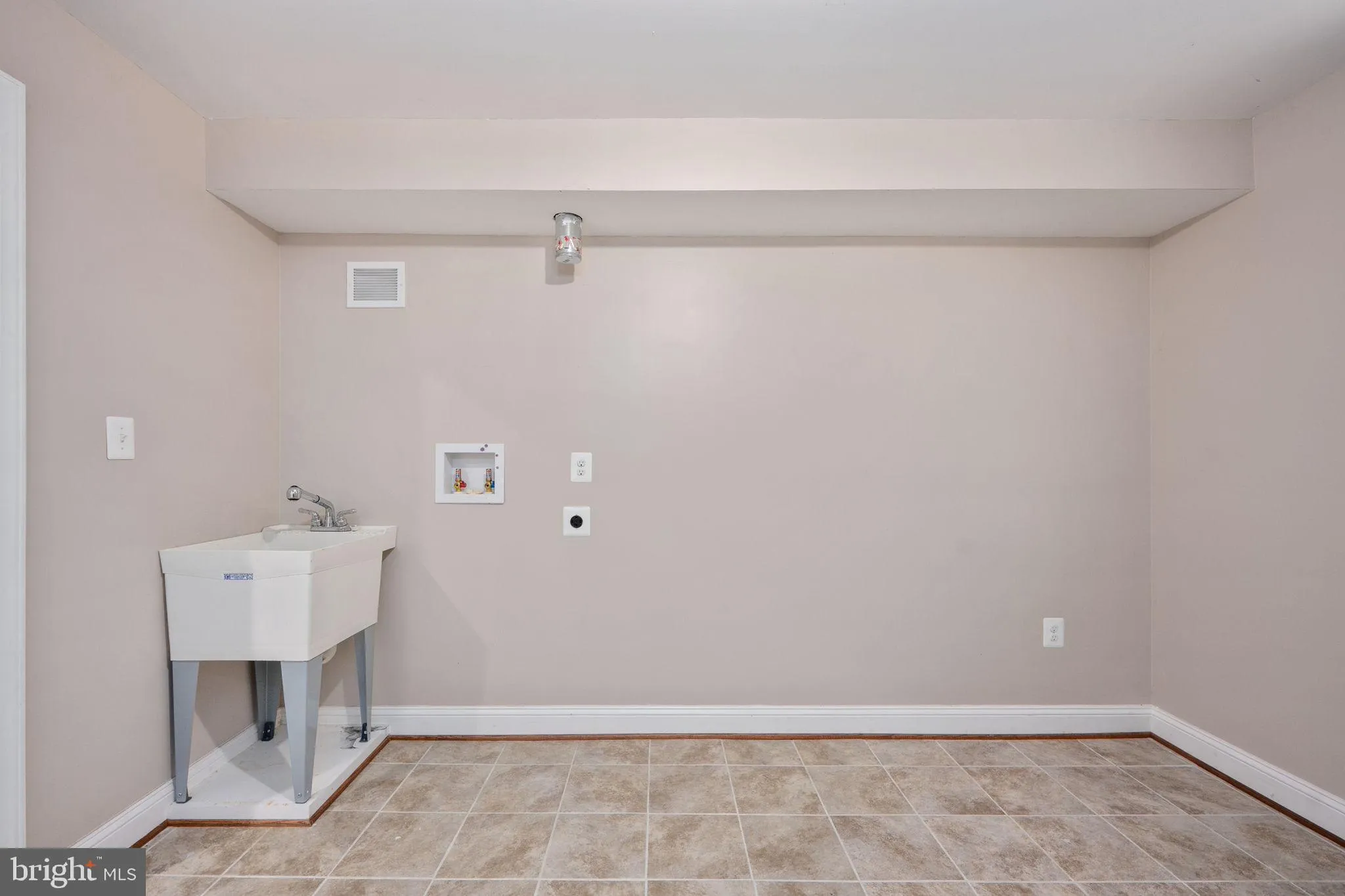 Stafford, Virginia 22556, United States, 6 Bedrooms Bedrooms, ,4 BathroomsBathrooms,Residential,Active,237394