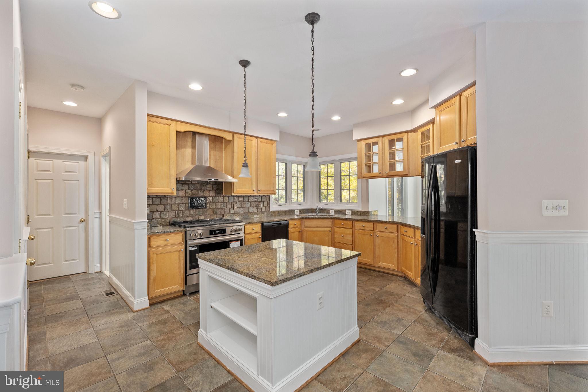 SMITH LAKE ESTATES - Residential