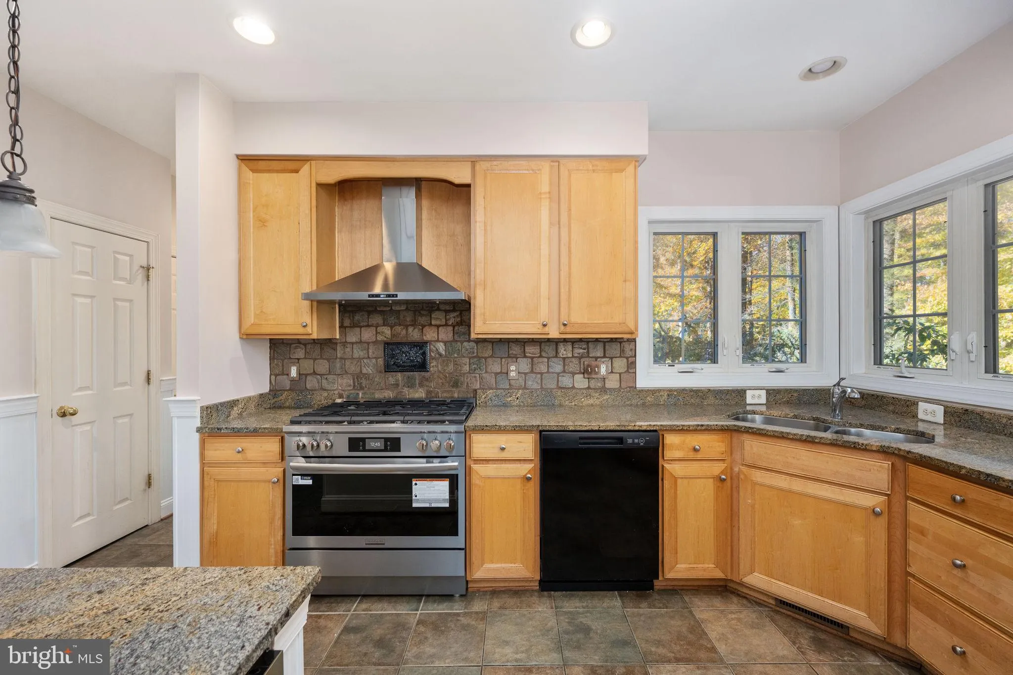 Stafford, Virginia 22556, United States, 6 Bedrooms Bedrooms, ,4 BathroomsBathrooms,Residential,Active,237394