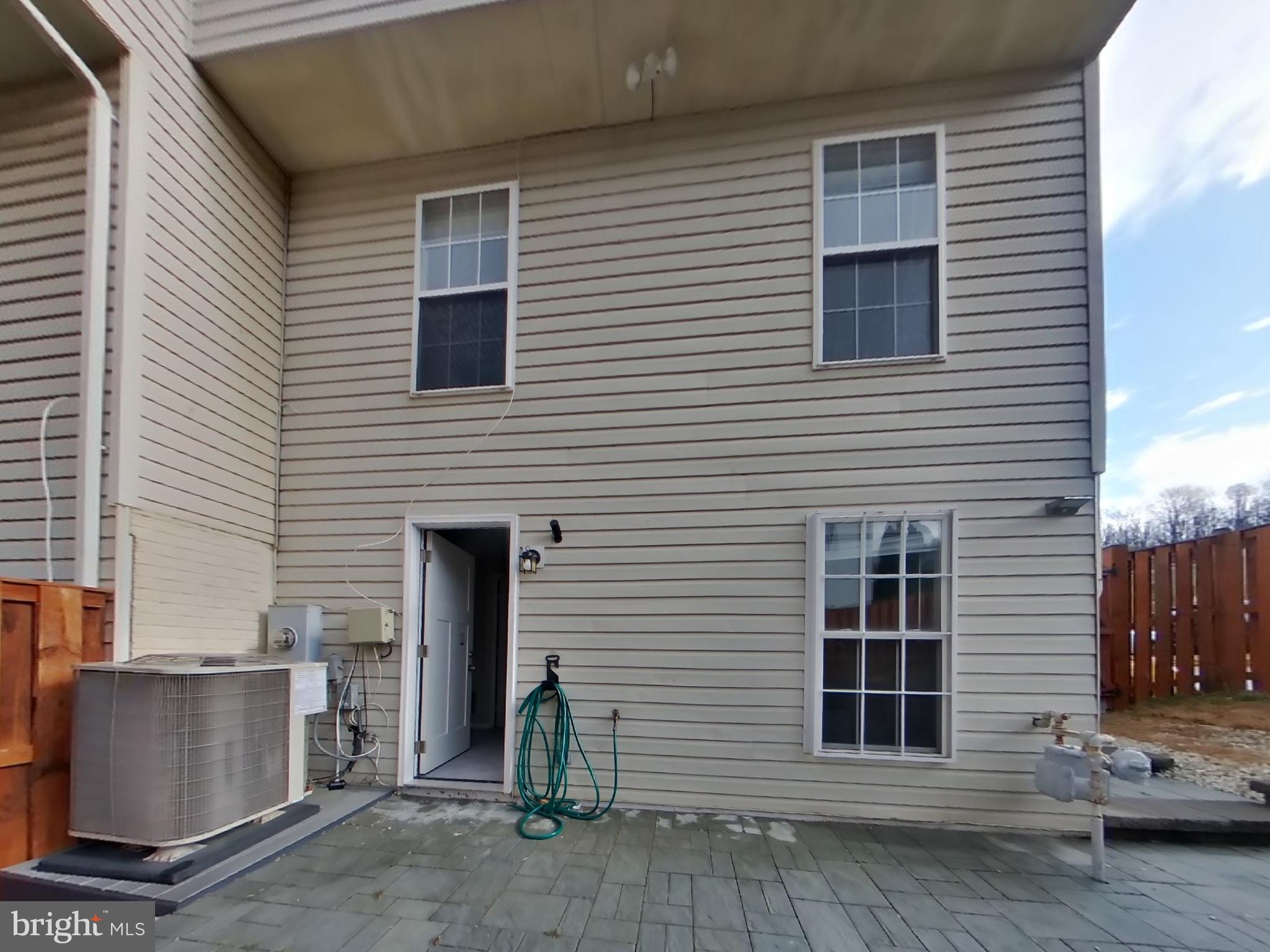 HILLCREST TOWNE - Residential Lease