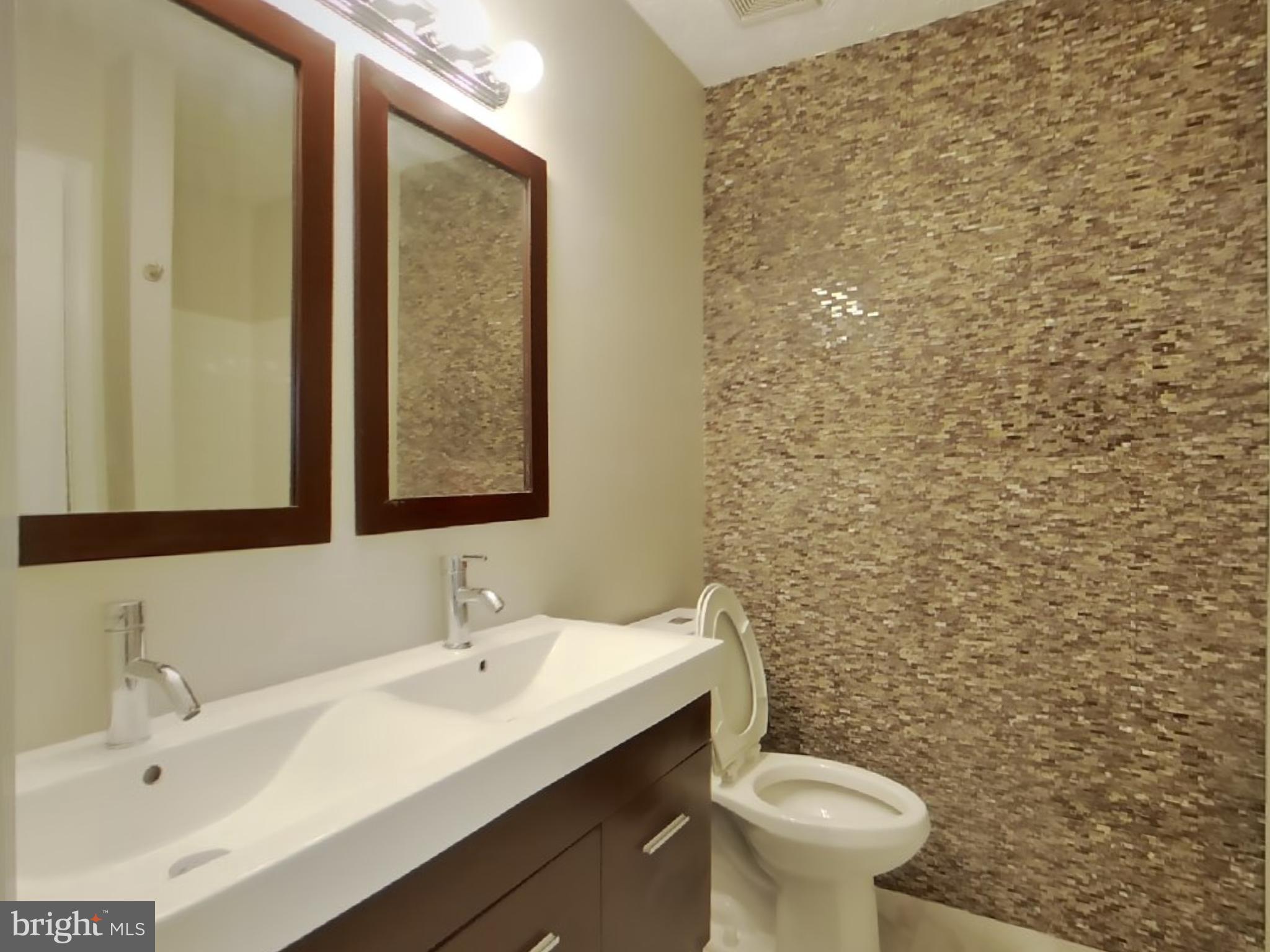 HILLCREST TOWNE - Residential Lease