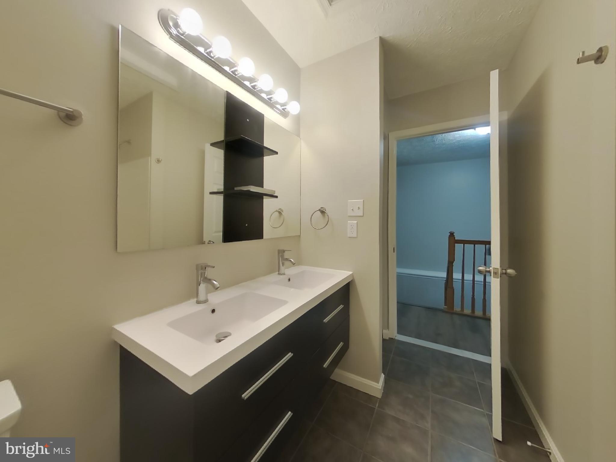 HILLCREST TOWNE - Residential Lease