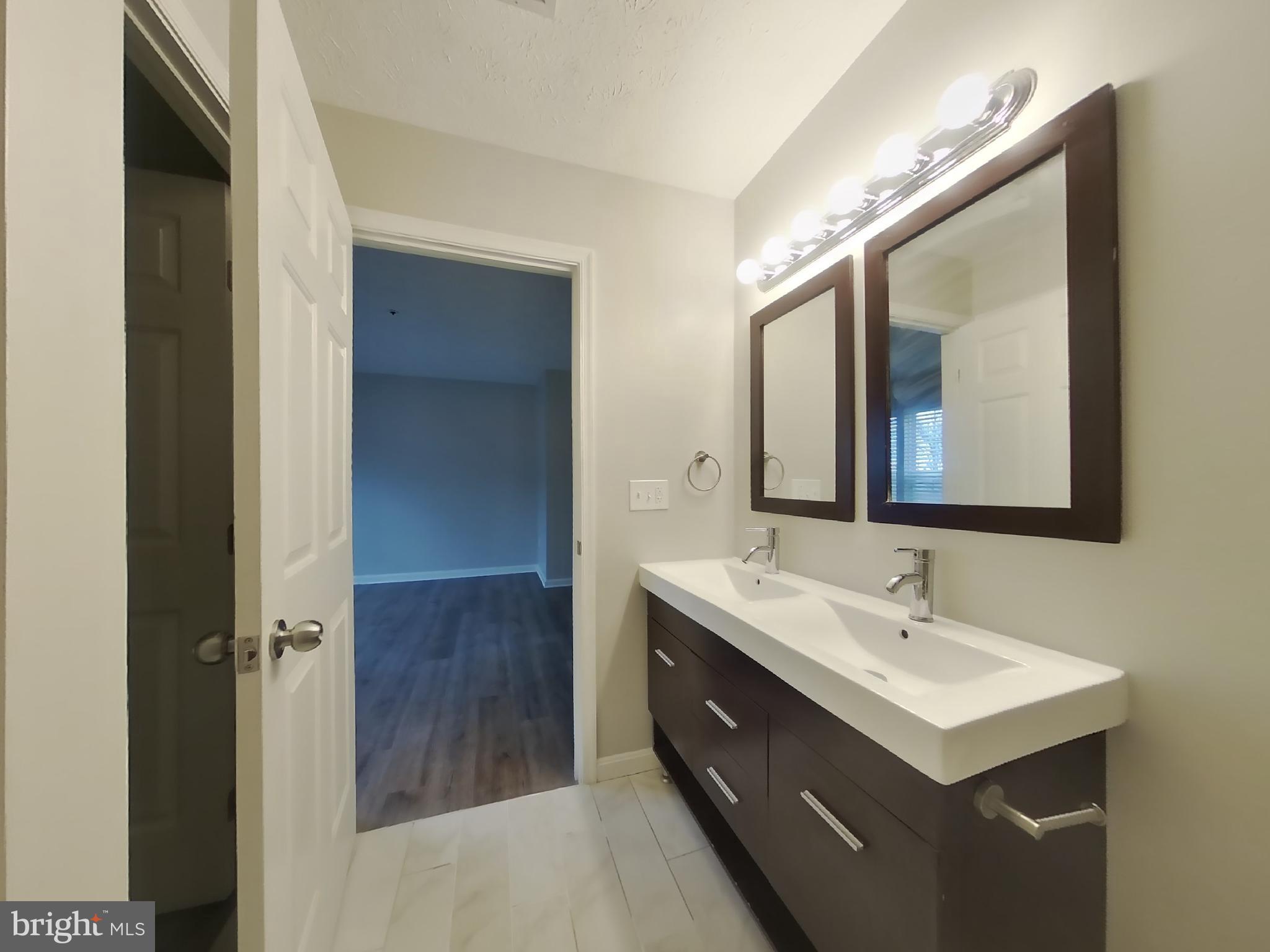 HILLCREST TOWNE - Residential Lease