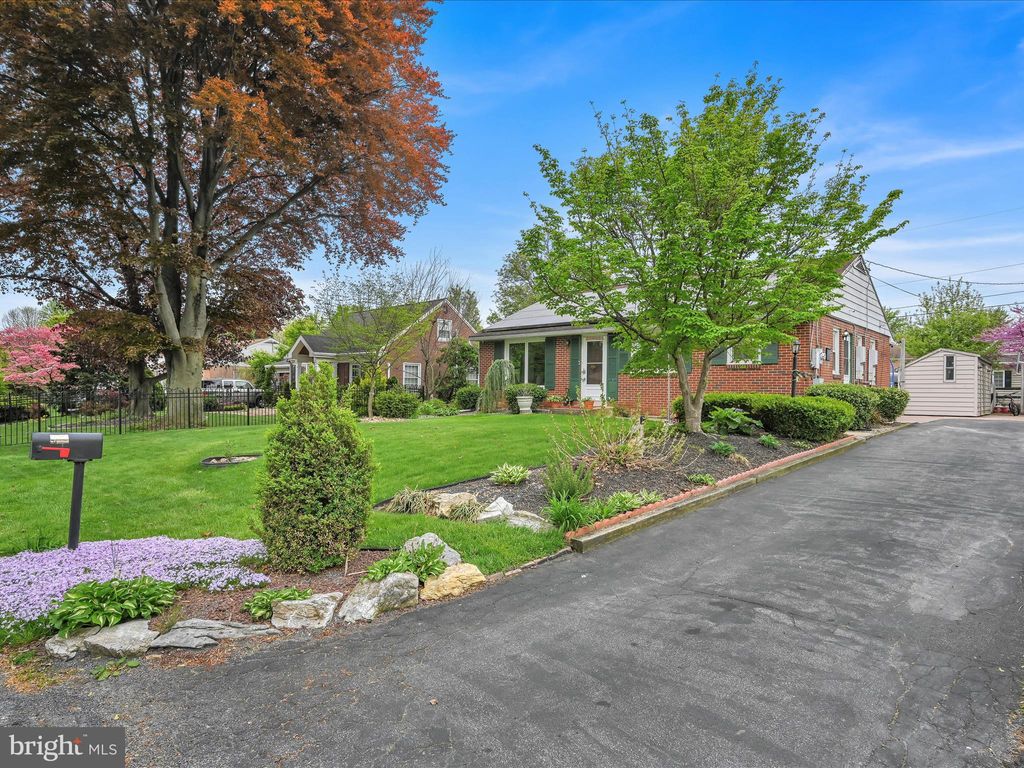 Photo of 922 Marcia Lane, Lancaster, PA 17601 (MLS # PALA2050388)