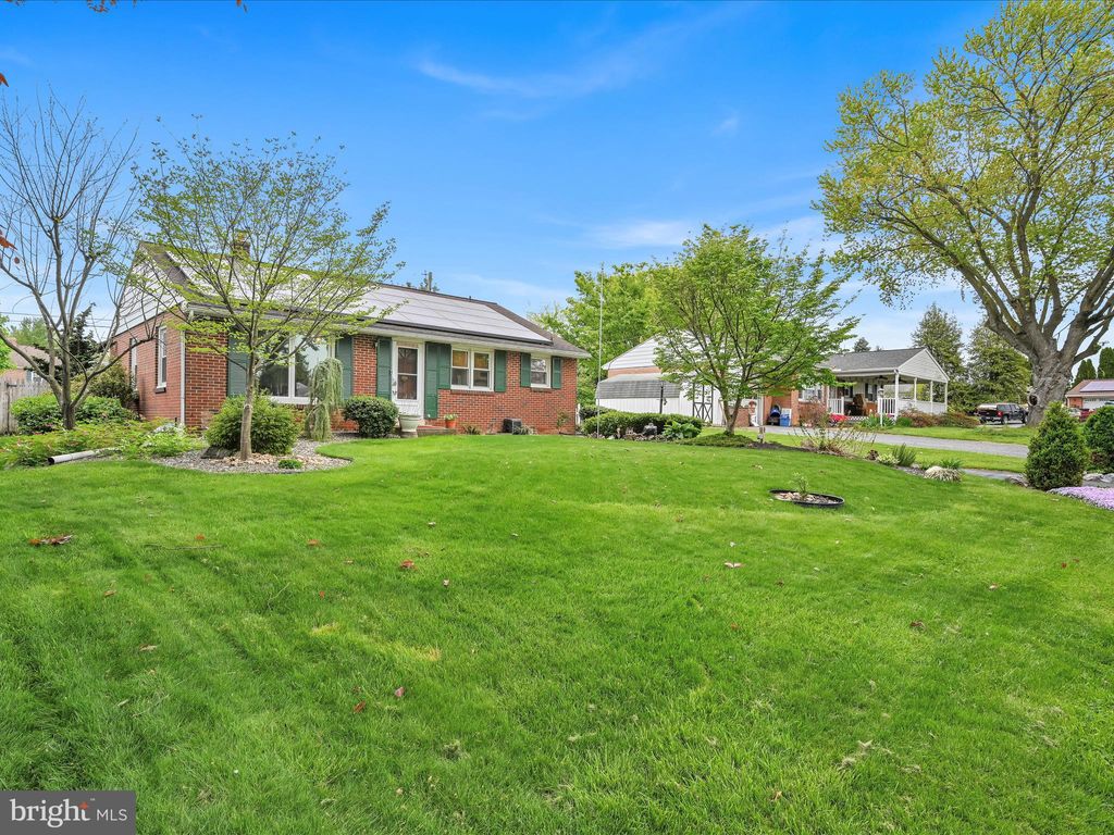 Photo of 922 Marcia Lane, Lancaster, PA 17601 (MLS # PALA2050388)