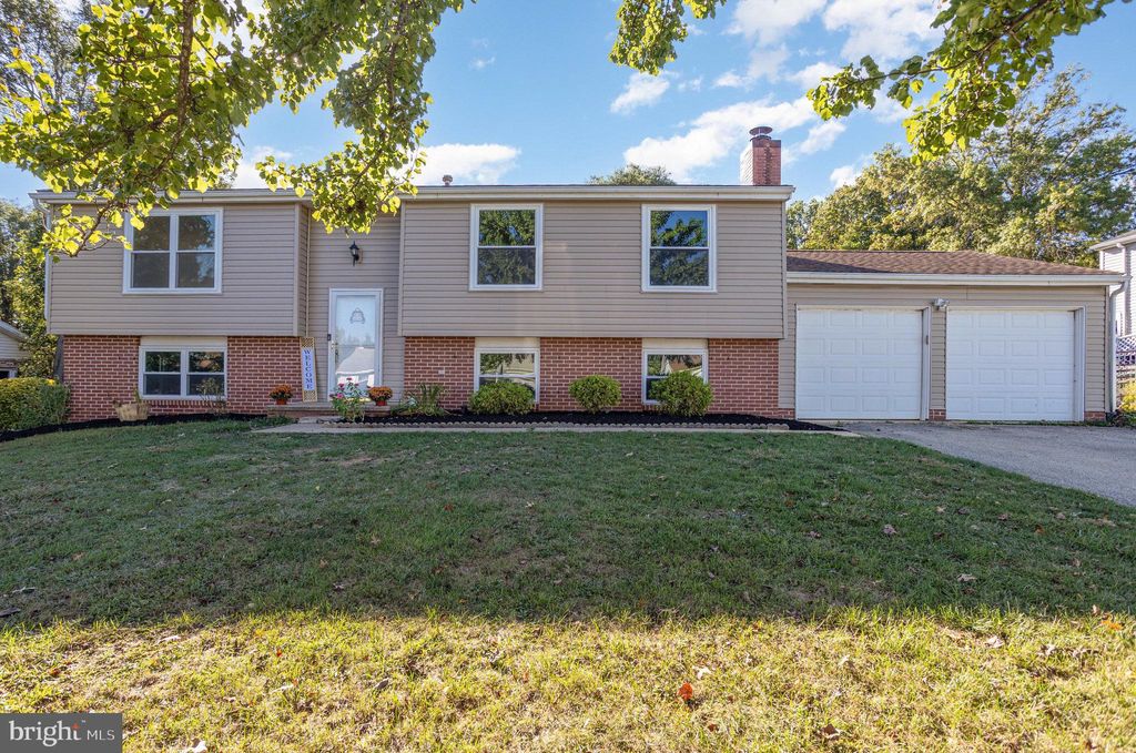 Photo of 424 Dartha Drive, DALLASTOWN, PA 17313 (MLS # PAYK2089572)