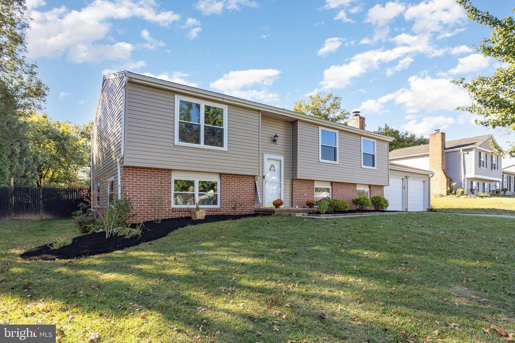 Photo of 424 Dartha Drive, DALLASTOWN, PA 17313 (MLS # PAYK2089572)