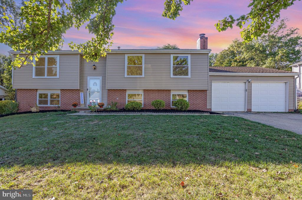 Photo of 424 Dartha Drive, DALLASTOWN, PA 17313 (MLS # PAYK2089572)