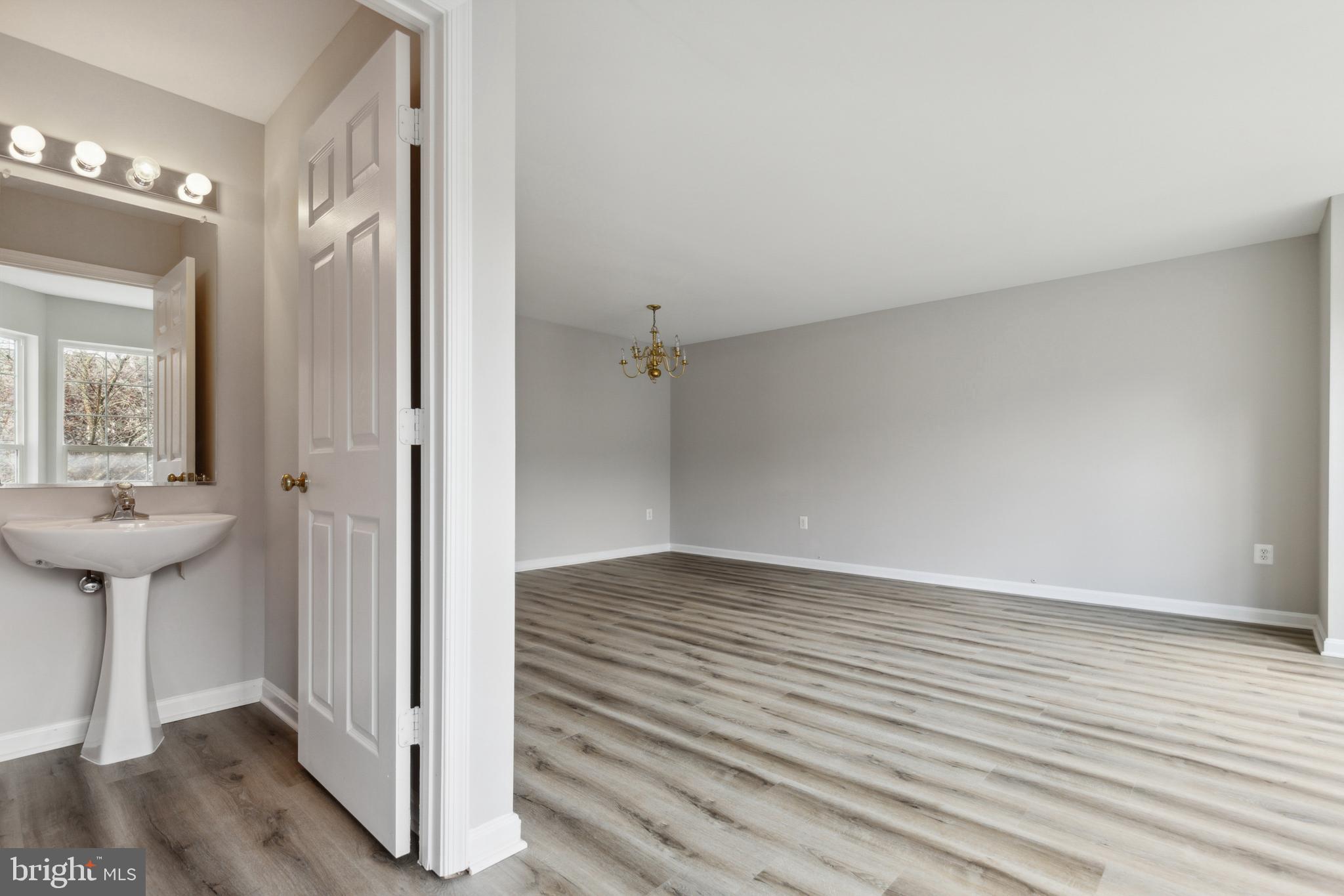 COURTS OF ASHBURN - Residential