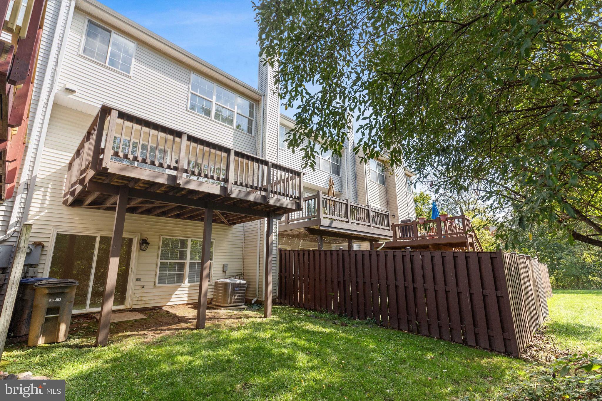 COURTS OF ASHBURN - Residential