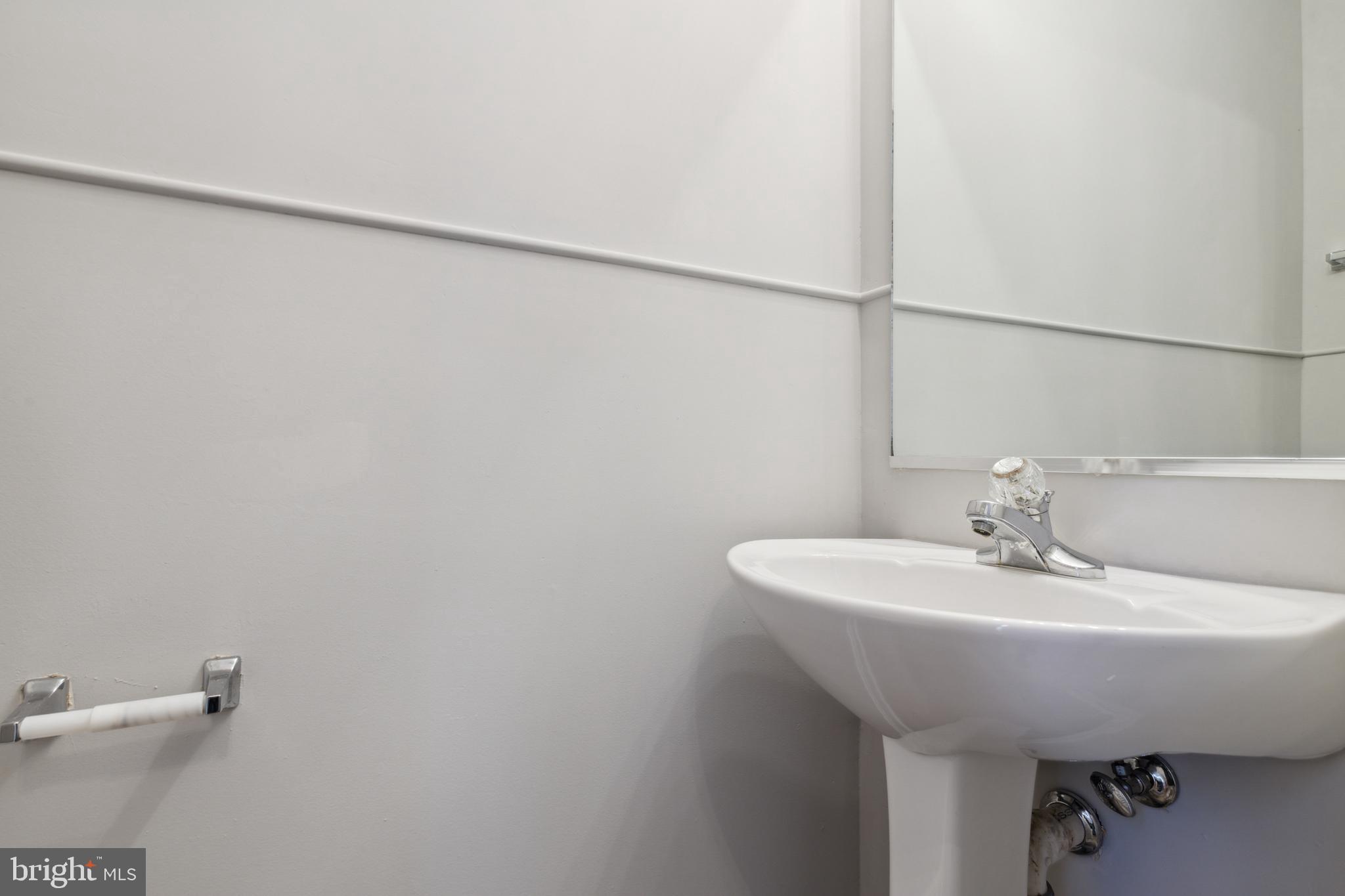 COURTS OF ASHBURN - Residential