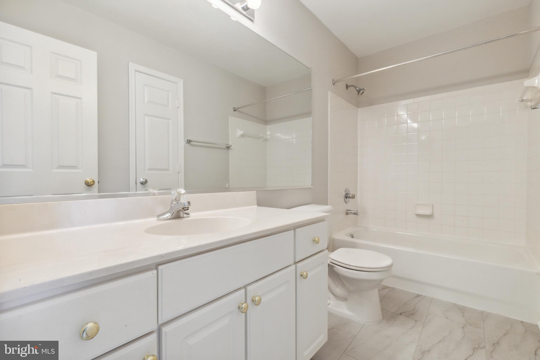 COURTS OF ASHBURN - Residential