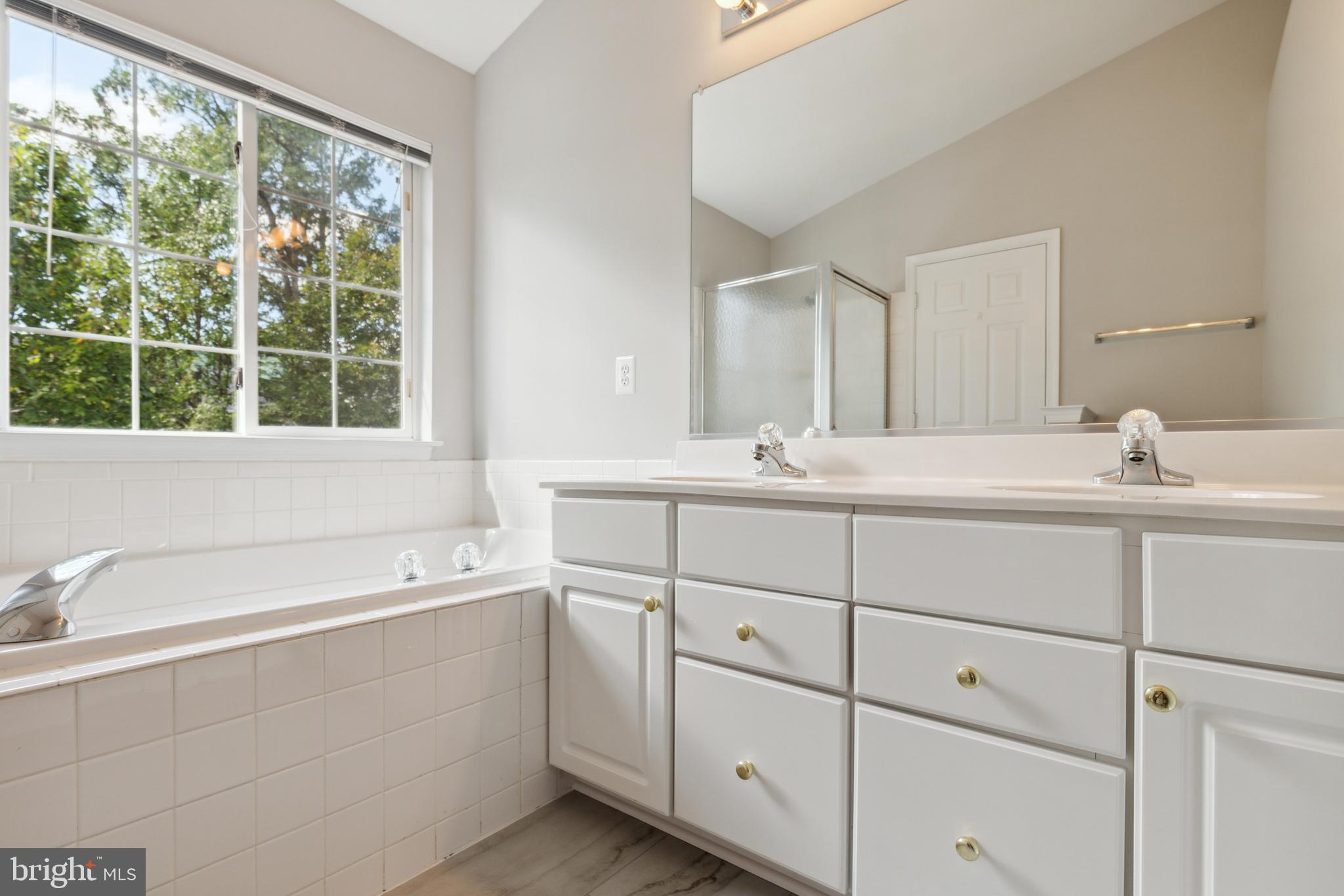 COURTS OF ASHBURN - Residential