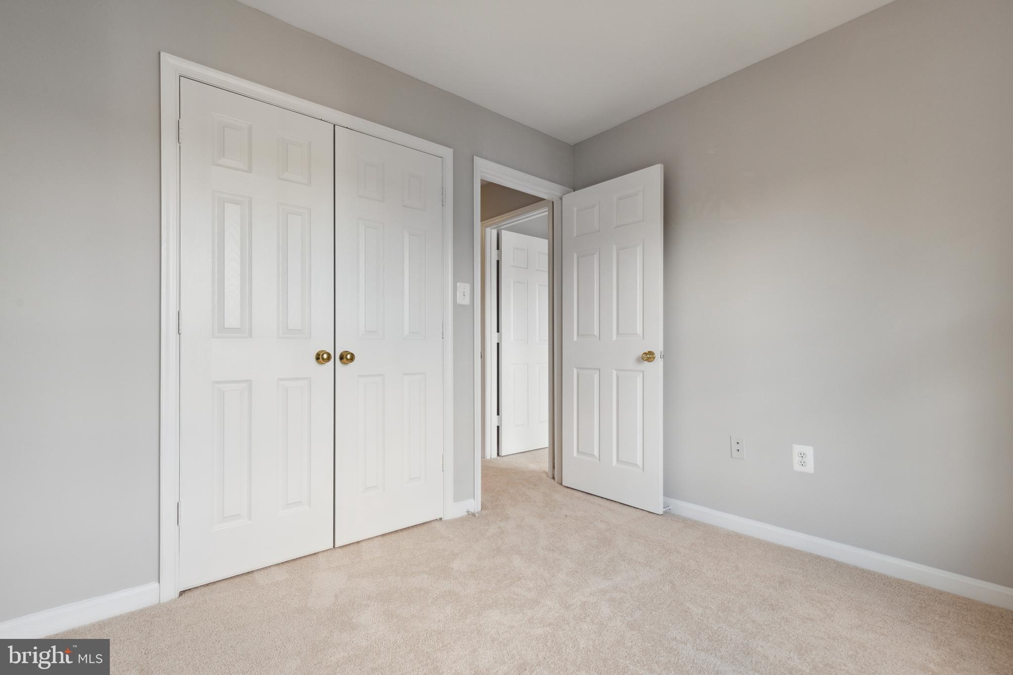 COURTS OF ASHBURN - Residential